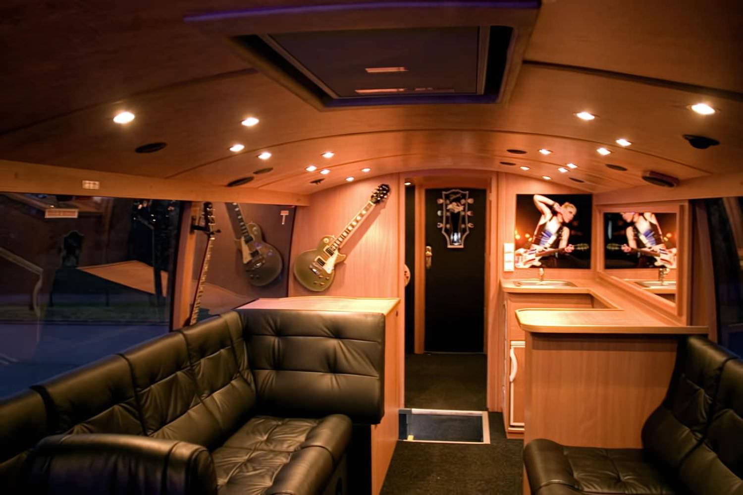 Tour Bus Gibson