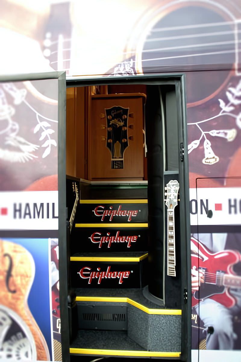 Tour Bus Gibson