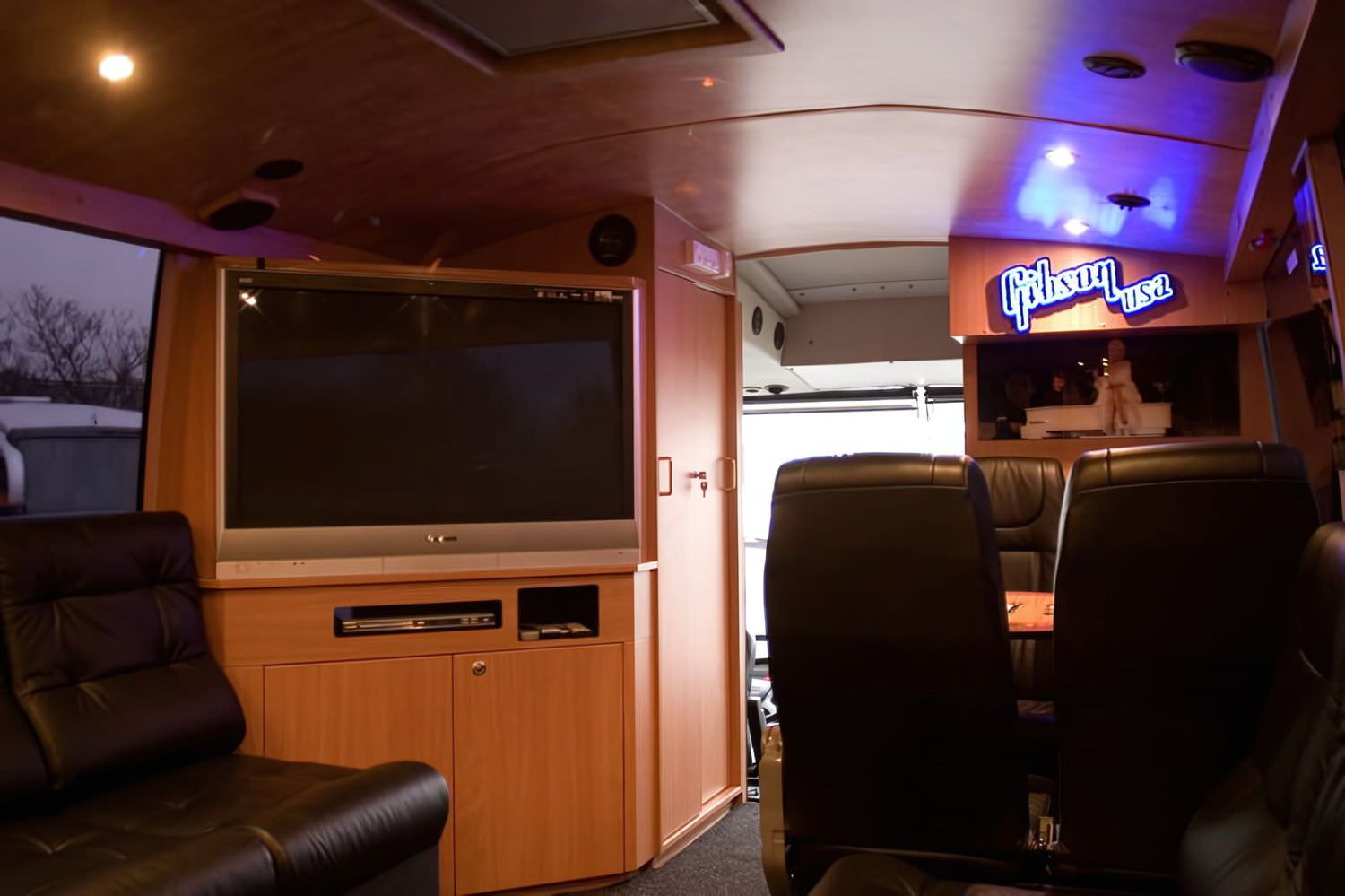 Tour Bus Gibson