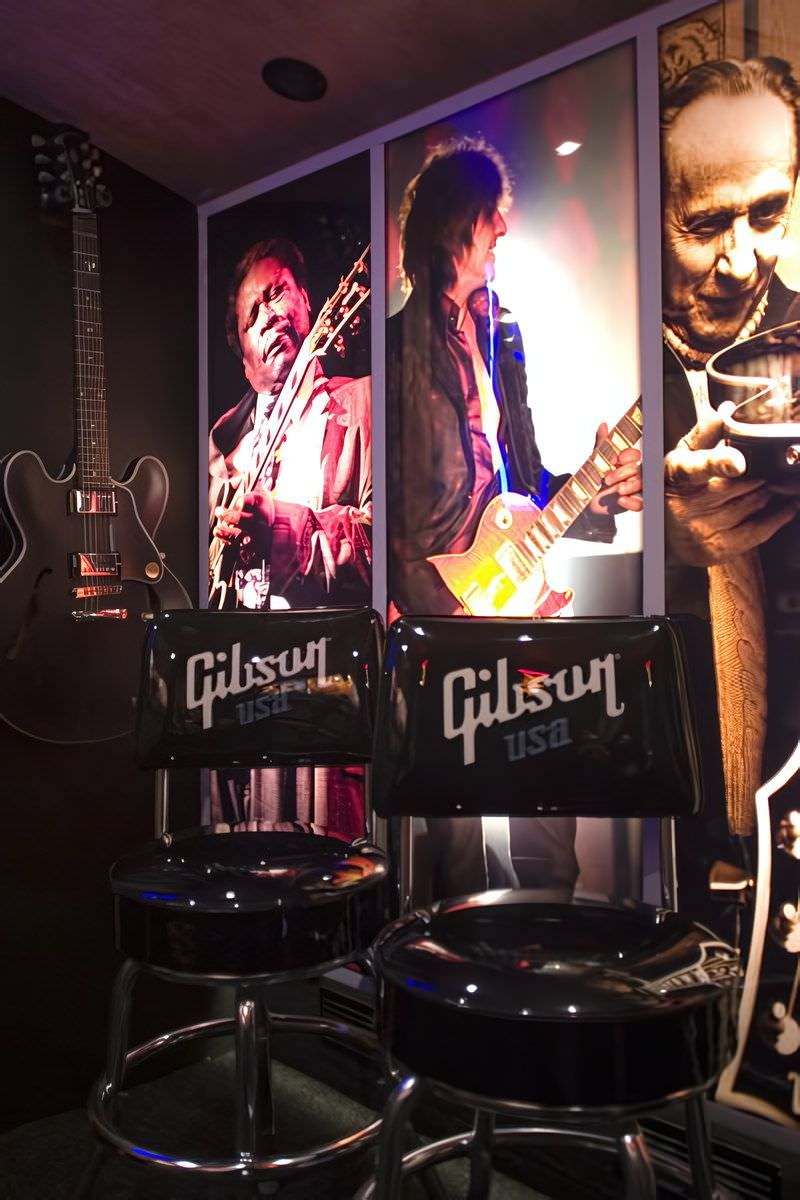 Tour Bus Gibson