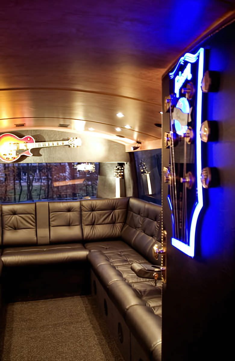 Tour Bus Gibson
