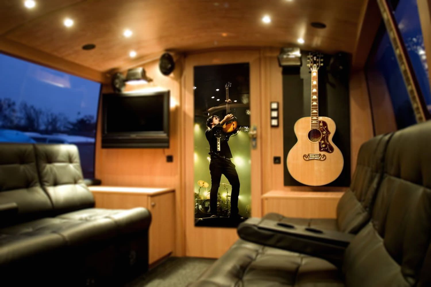 Tour Bus Gibson
