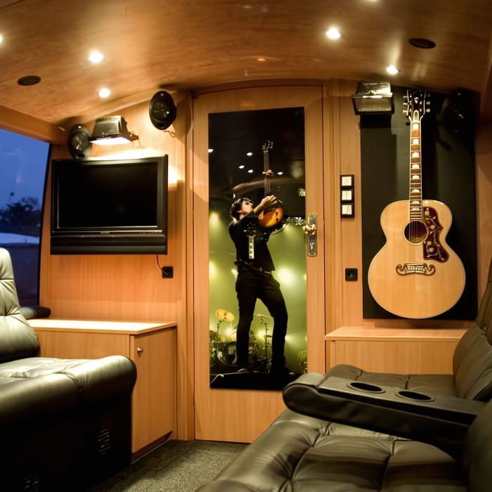 Tour Bus Gibson