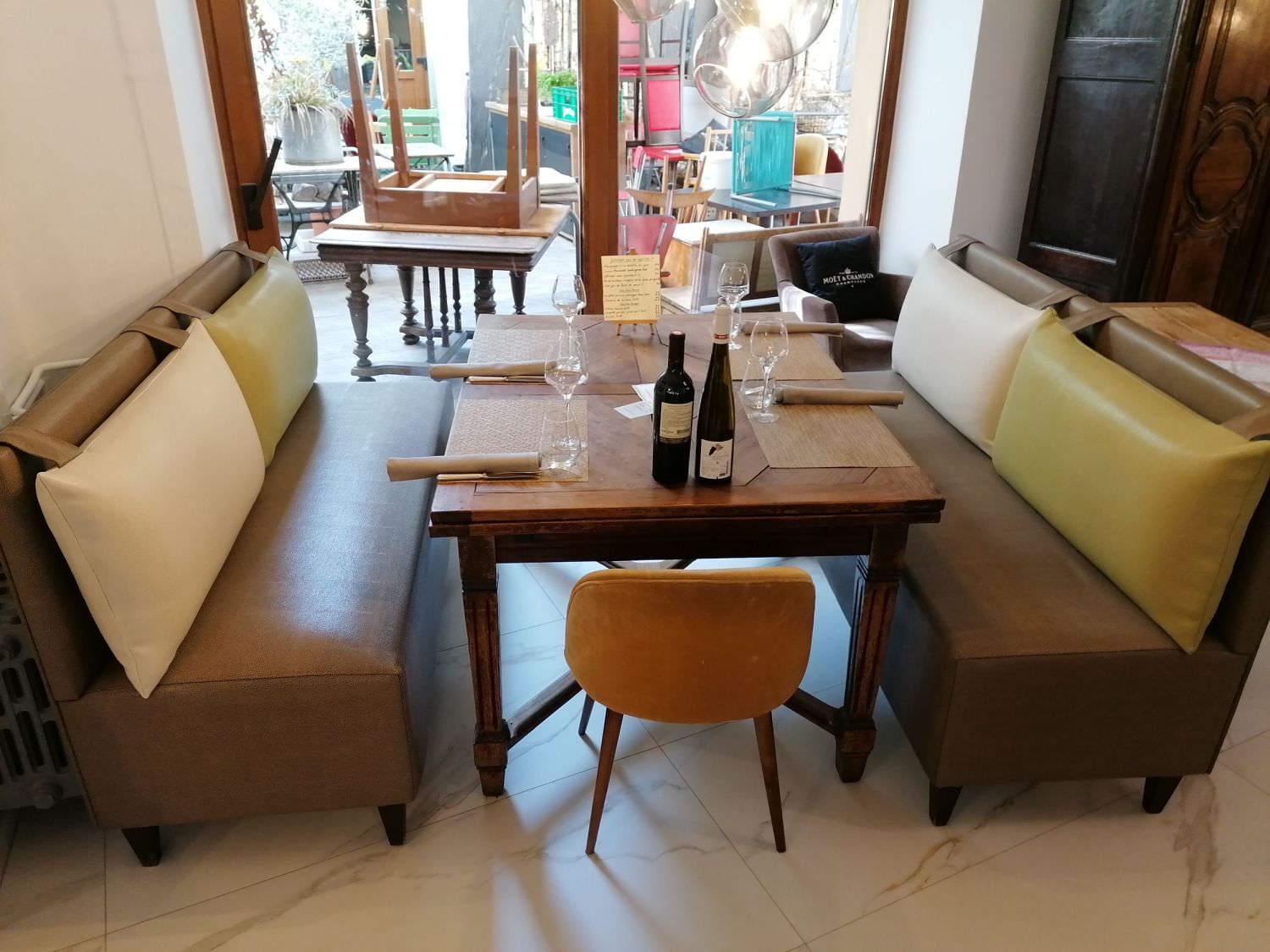 Rénovation du mobilier d'un restaurant