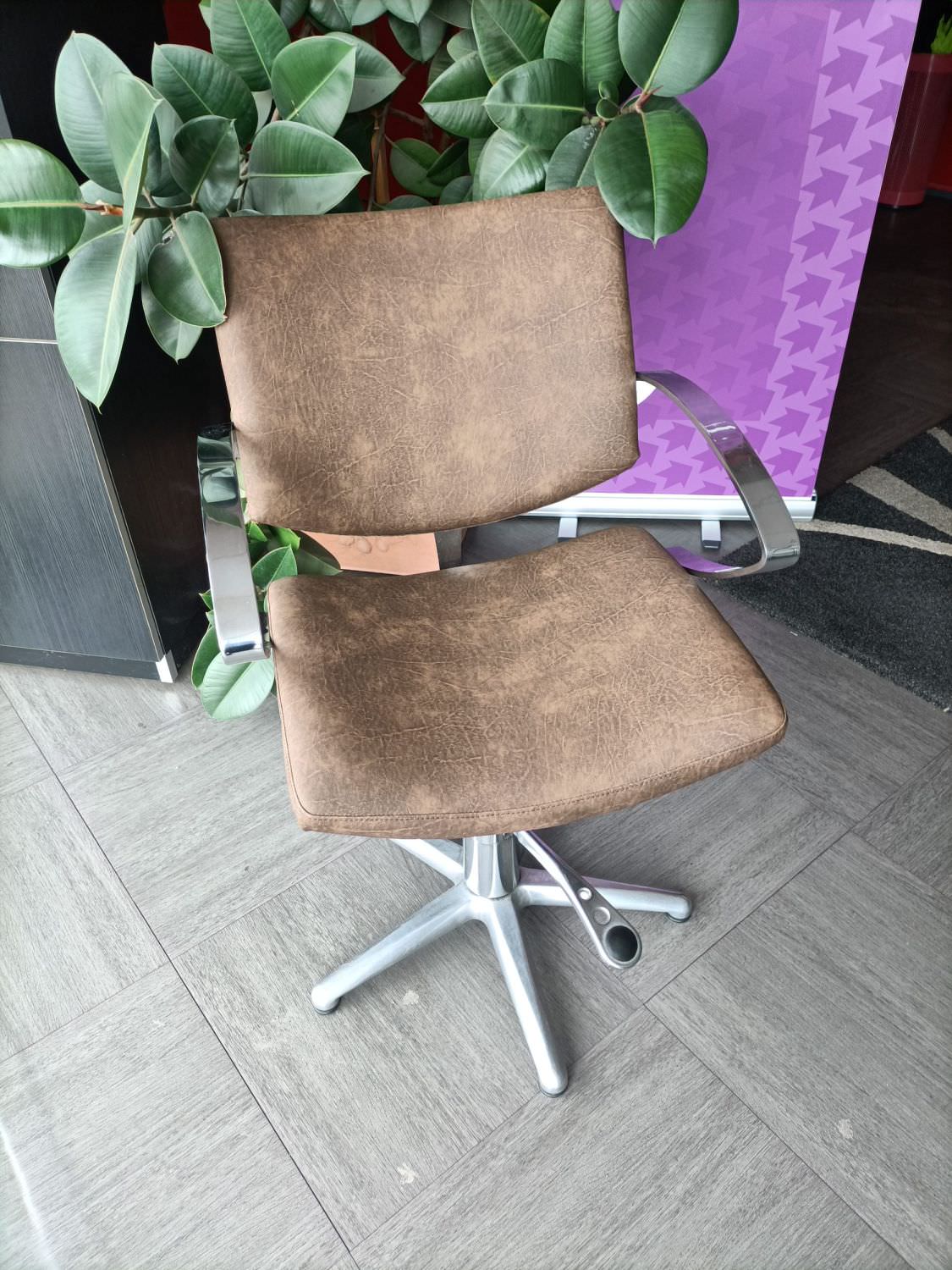Rénovation de fauteuils de salon de coiffure