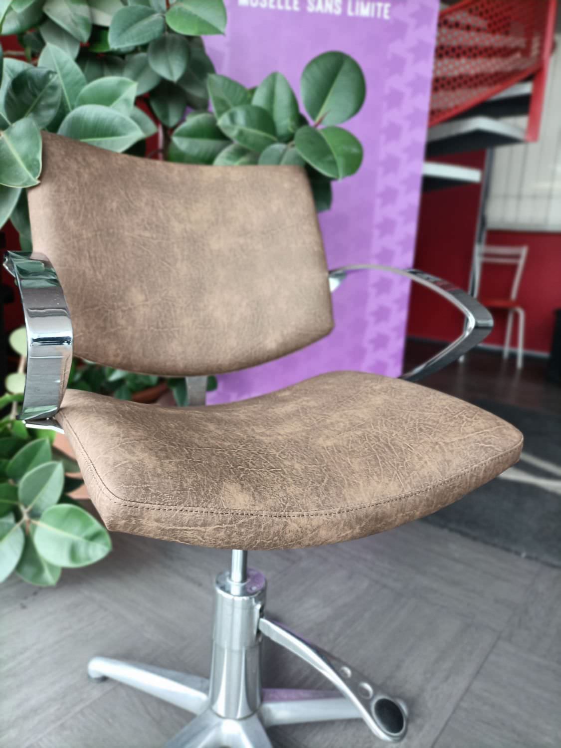 Rénovation de fauteuils de salon de coiffure