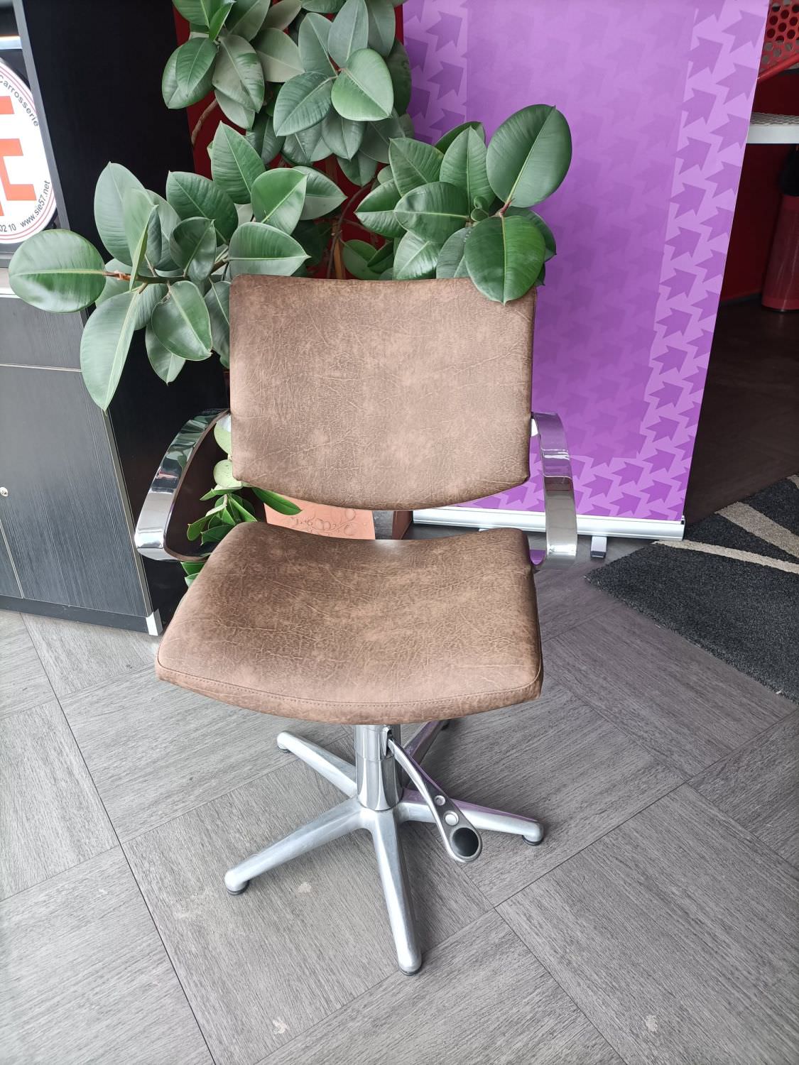 Rénovation de fauteuils de salon de coiffure
