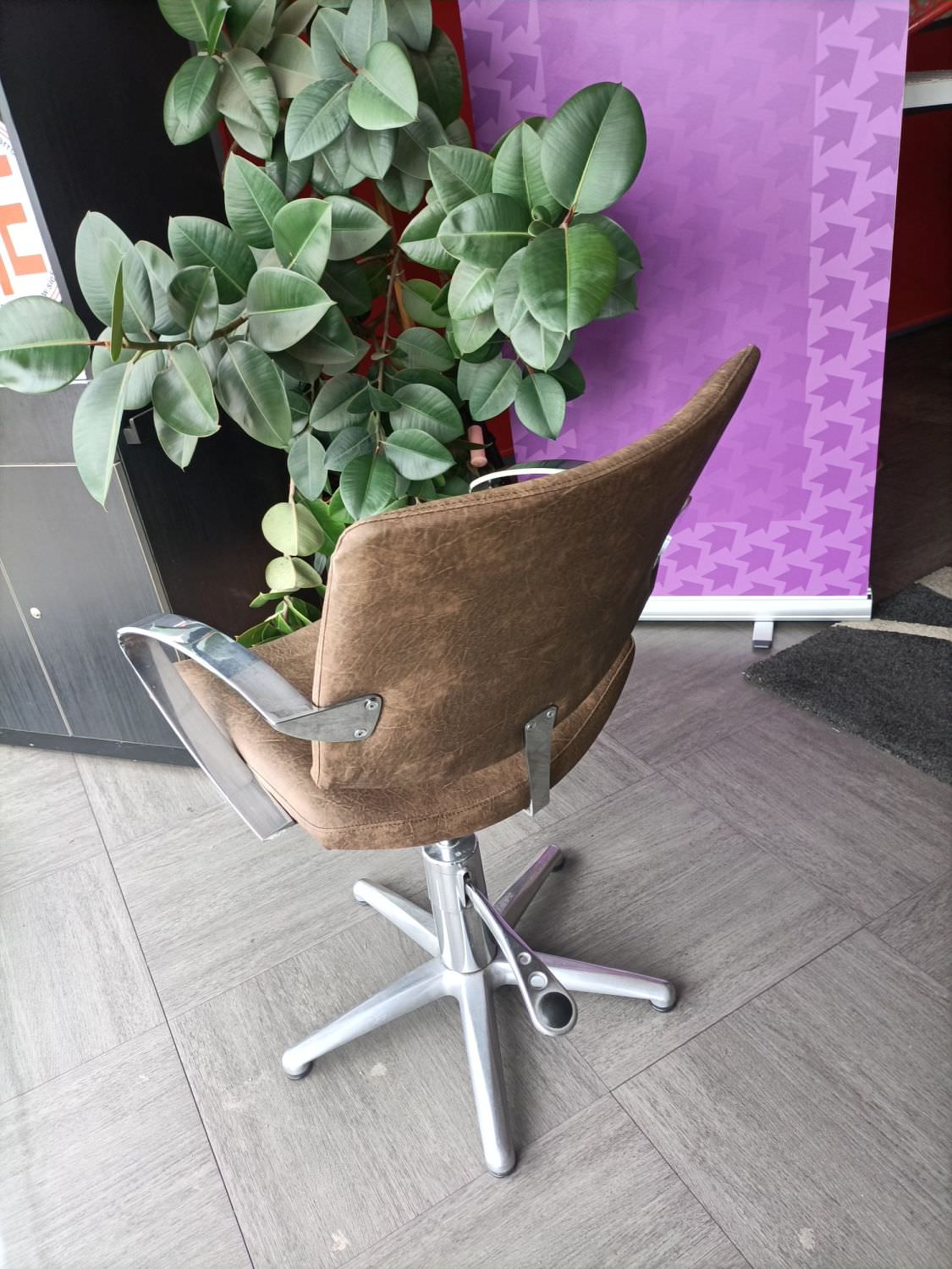 Rénovation de fauteuils de salon de coiffure