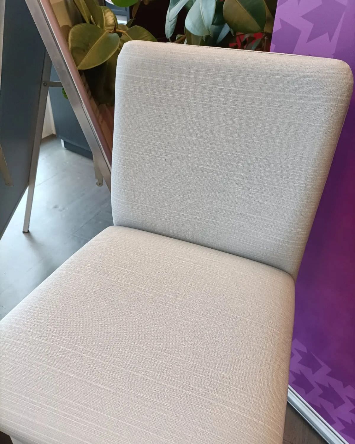 Recouvrement de chaises en similicuir effet tissu