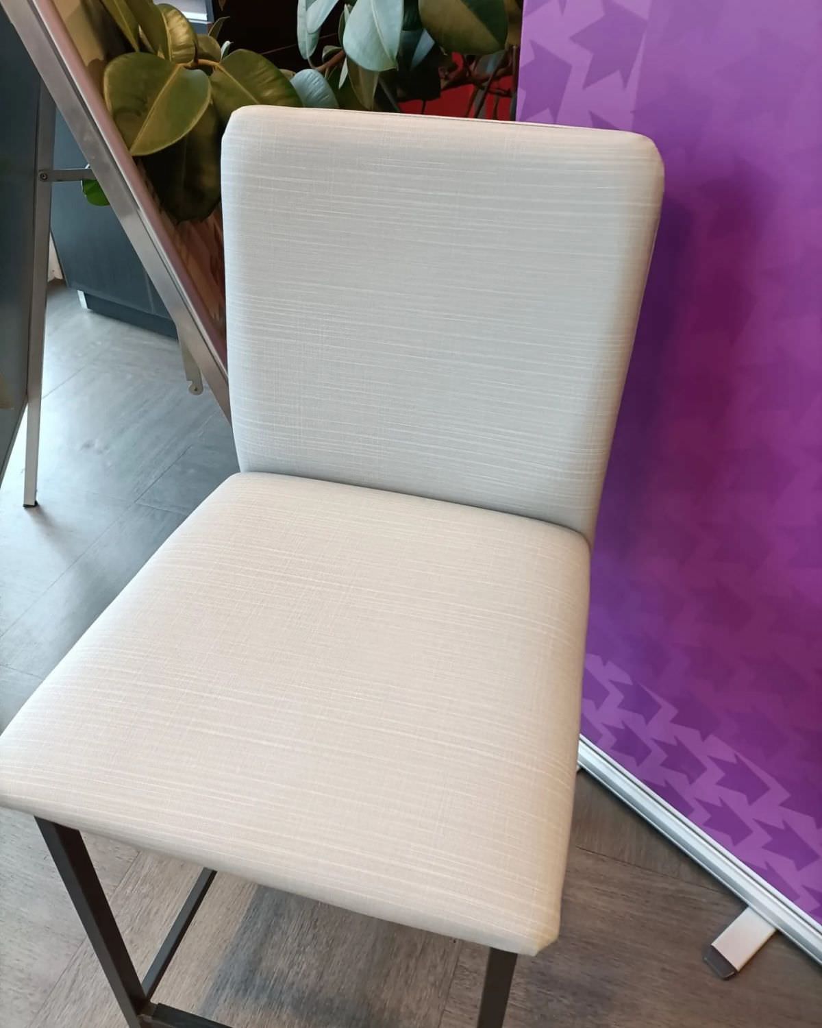Recouvrement de chaises en similicuir effet tissu