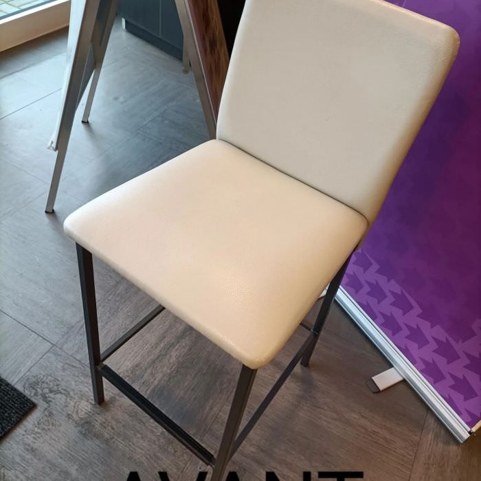Recouvrement de chaises en similicuir effet tissu