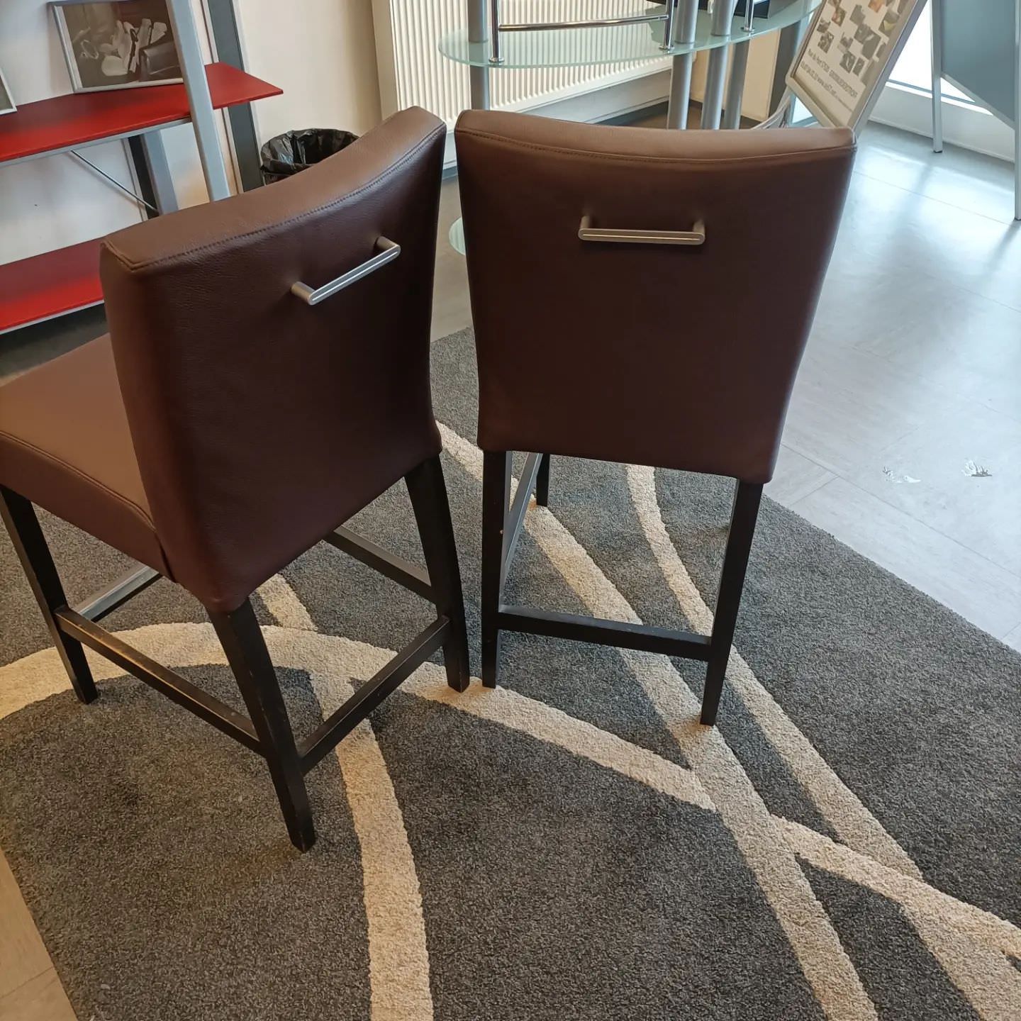 Restauration de tabourets en simili cuir